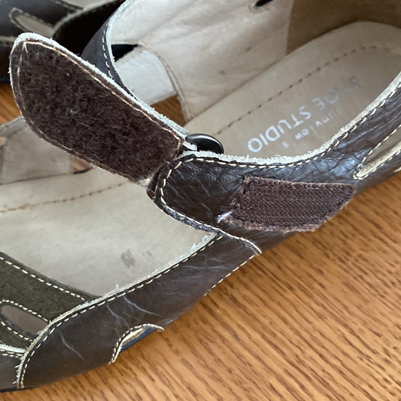 Sun View fisherman style khaki green/brown shoes. Material unknown. Size 35 - Picture 7 of 16